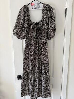 Bloomingdale’s Aqua Black and Cream Puff Sleeve Floral Maxi Dress